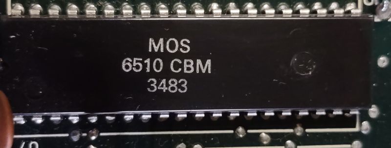File:C64 CPU=MOS 6510 CBM 3483.jpg